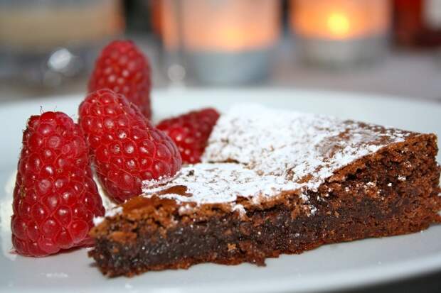 Фруктово — шоколадное, веганское угощение на основе традиционного шведского тортика