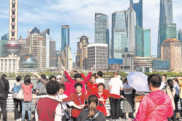 Поднебесная разбогатела и диктует волю всему миру, покупая фирмы, правительства, а то и целые страны в свою собственность.