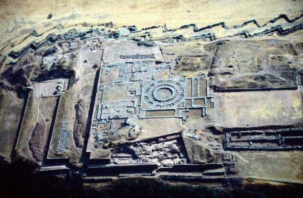 Перуанский город Ольянтайтамбо