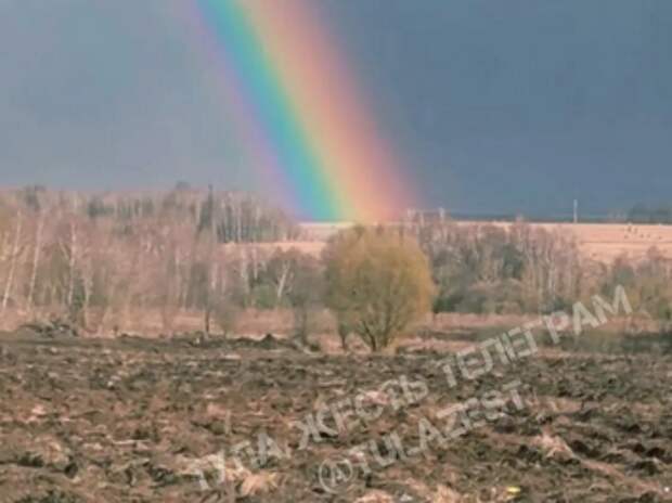 Яркую радугу заметили на границе Тульской и Калужской областей