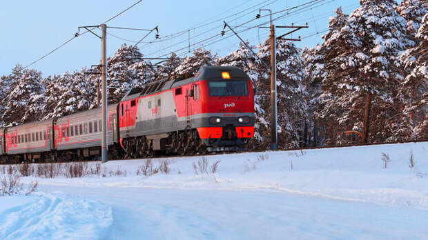 На Транссибе восстановили движение поездов после схода 35 вагонов в Приамурье
