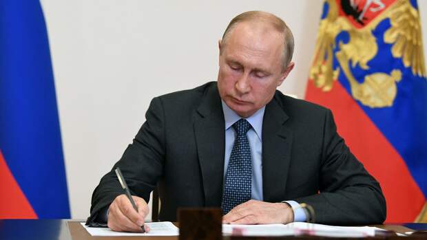 Путин подписал указ об обслуживании детей-инвалидов без очереди 