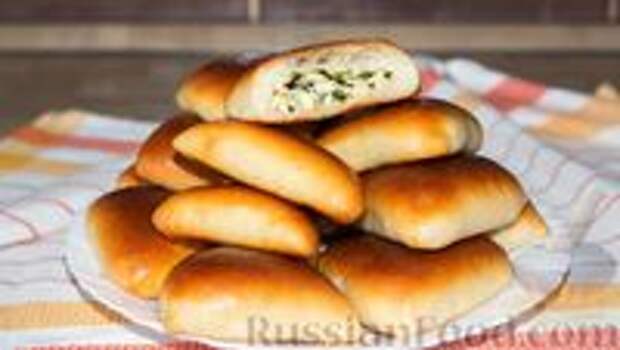 Фото к рецепту: Пирожки с луком и яйцом (из быстрого дрожжевого теста)