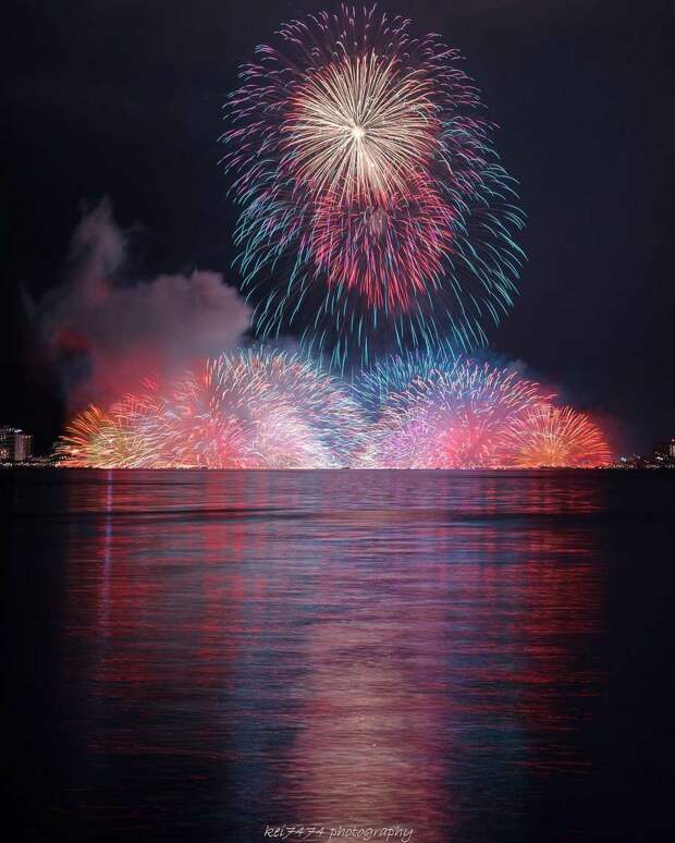 The Japanese Photographer Keisuke Captures The Beauty Of Fireworks In Japan