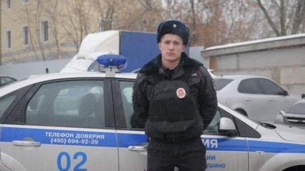 Полицейский Затормозил, Выскочил из Машины и Спросил:что случилось?