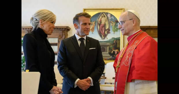 Брижит и Эммануэль Макрон встретились с папой римским