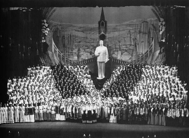 конец 40-х годов стал в СССР возвращением к сталинским истокам и политики 1930-х годов