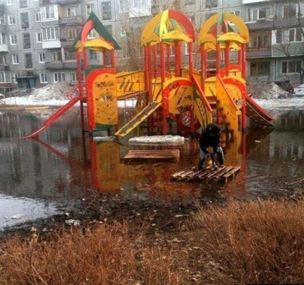Весна придет, все поплывет!| Фото: Невседома. 17 жизненных фотографий, демонстрирующих «силу любви» жилищно-коммунальных служб
