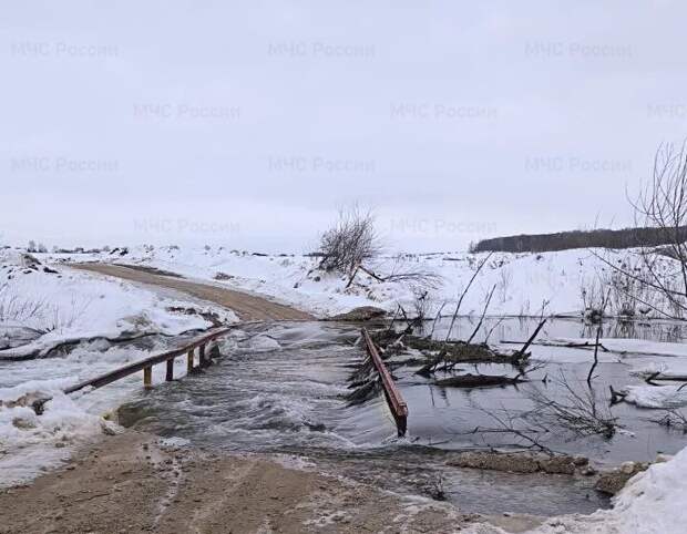 В Михайловском округе затопило дорогу из-за сбросов воды