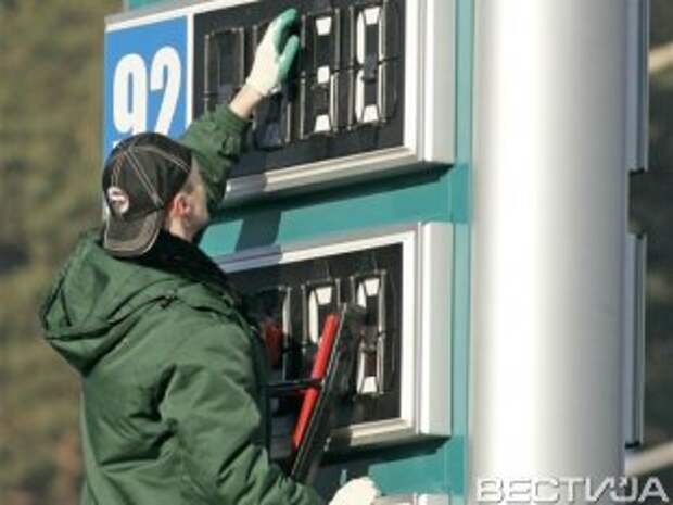 Некоторые АЗС начали снижать цены на бензин Некоторые АЗС начали снижать цены на бензин