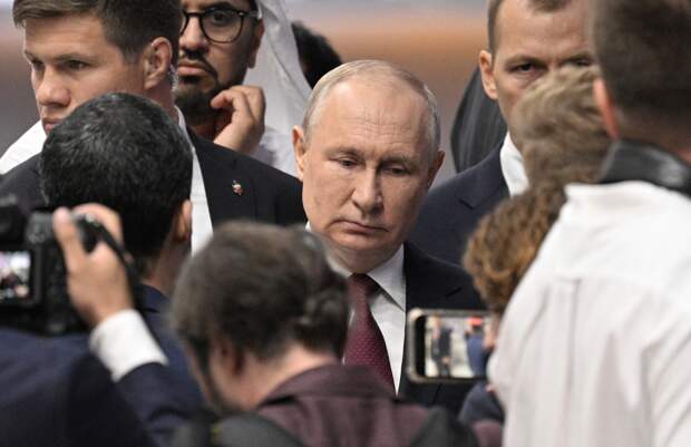 Вагенкнехт предложила Бербок читать СМИ, чтобы не врать о Путине