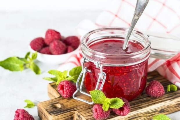 Малиновое варенье. \ Фото: farmersalmanac.com. Малиновое варенье. \ Фото: farmersalmanac.com.