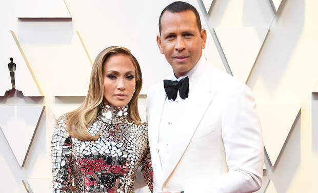 Карантину назло: Дженнифер Лопес и Алекс Родригес ходят в любимый тренажерный зал вопреки запретам