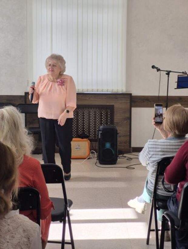 Женский день - 8 марта.