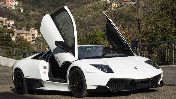 В России расширили перечень машин, облагаемых налогом на роскошь