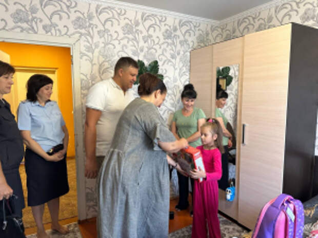 Сотрудники полиции совместно с представителями Общественного совета при УМВД России по Пензенской области приняли участие во Всероссийской акции «Помоги пойти учиться»