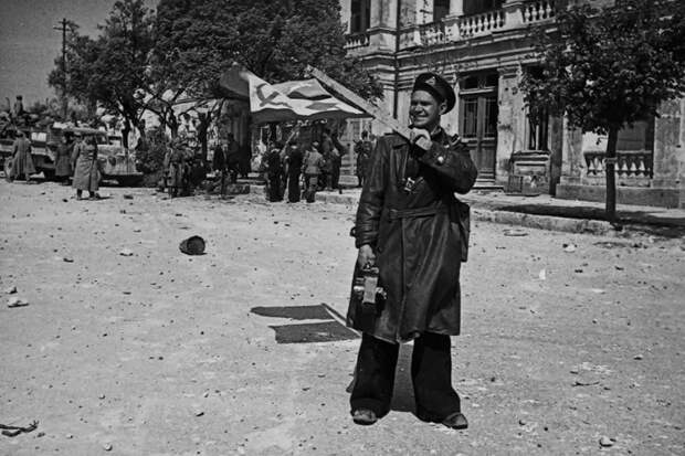Фотограф Победы Евгений Халдей
