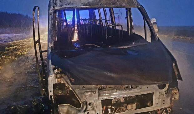 На трассе в Удмуртии загорелся пассажирский микроавтобус