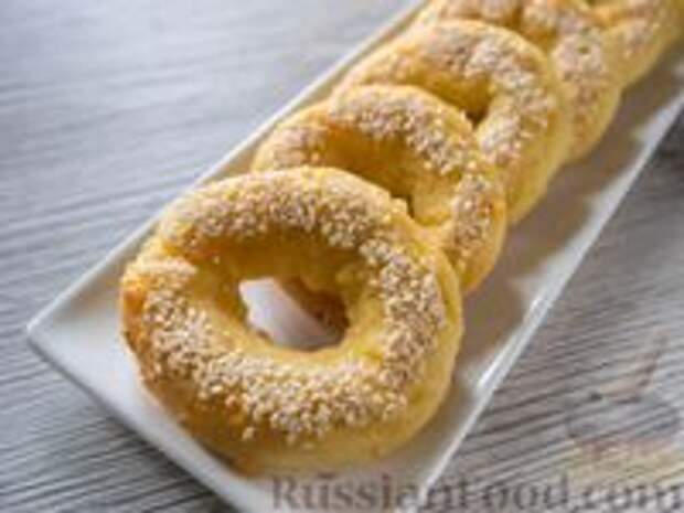 Фото к рецепту: Творожные бублики с сыром и кунжутом