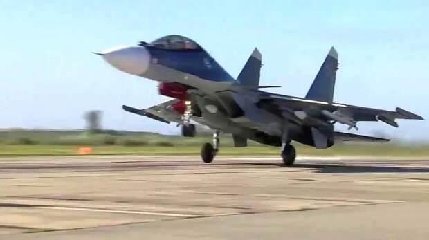 Готовы встретить F-16: Минобороны РФ показало Су-30СМ2 с дальнобойными ракетами