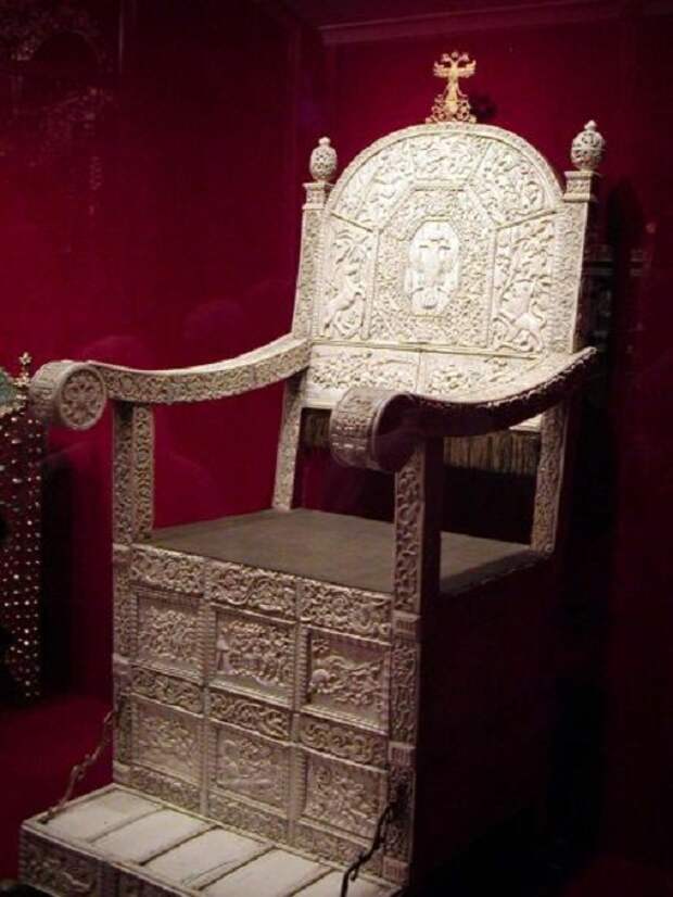 Костяной трон. Оружейная Палата