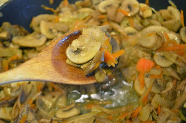grey Вкусный грибной пирог