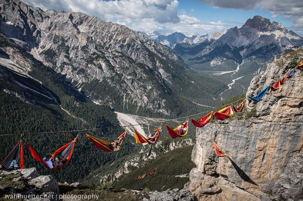 SleepingonHammocks09 Необычный фестиваль — в гамаках над пропастью