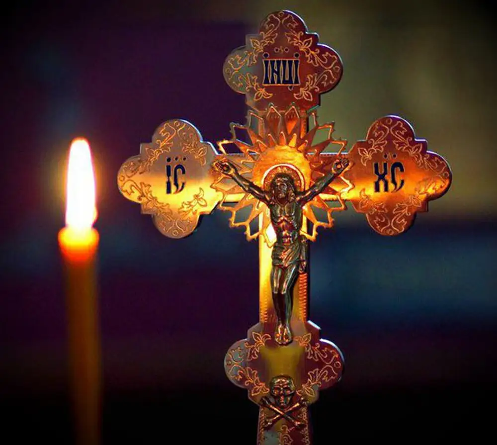 Православный крест и свеча