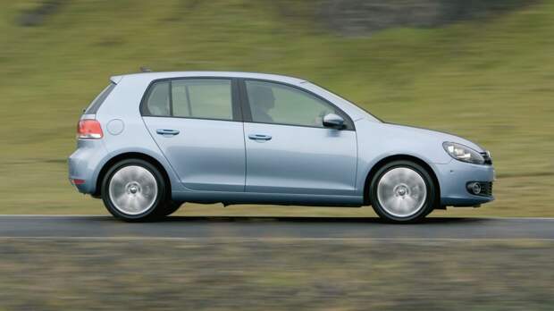 На фото: Volkswagen Golf 5-door '2008–12