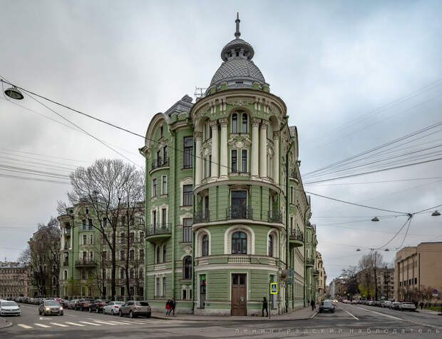 Один из самых красивых домов Петроградской стороны, в котором я мечтал побывать.