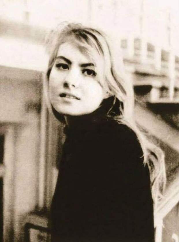 Рената Литвинова — первокурсница сценарного факультета ВГИКа, 1984 год.