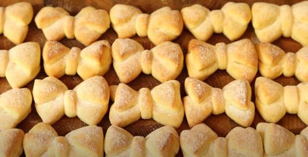 Слоёные бантики. \ Фото: retete-usoare.eu. Слоёные бантики. \ Фото: retete-usoare.eu.