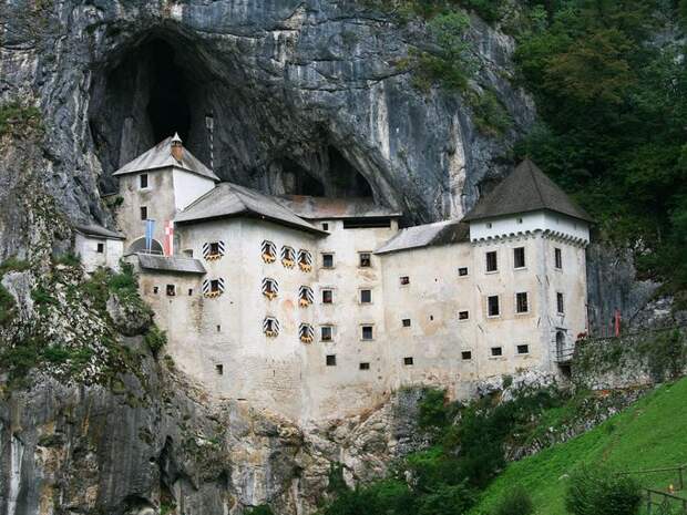 predyamskij-zamok-sloveniya-4