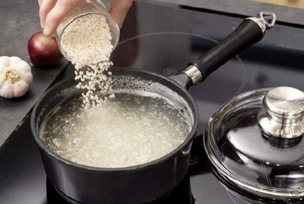 При варке вся правда о рисе всплывет. /Фото: edadiets.ru