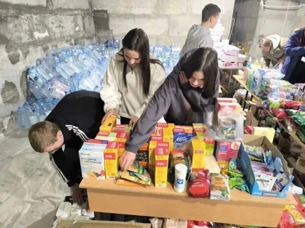 Педагогический коллектив и ученики средней школы № 29 аула Новая Адыгея помогают пострадавшим от вражеского удара