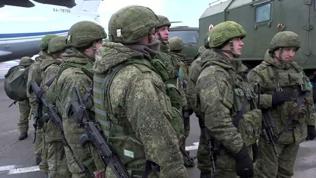 Личный состав миротворческих сил ОДКБ на аэродроме Личный состав миротворческих сил ОДКБ на аэродроме - РИА Новости, 1920, 15.01.2022