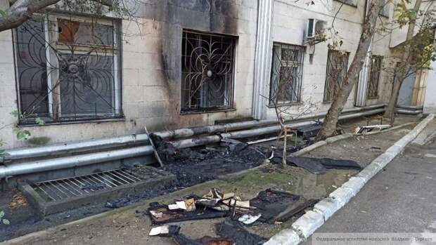 Фото сгоревшей пристройки поликлиники в Ялте появились в Сети