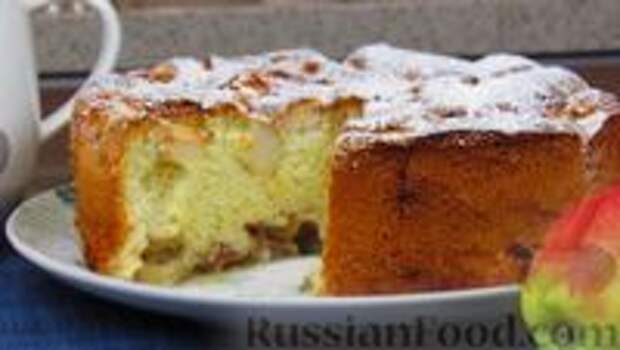 Фото к рецепту: Шарлотка с яблоками