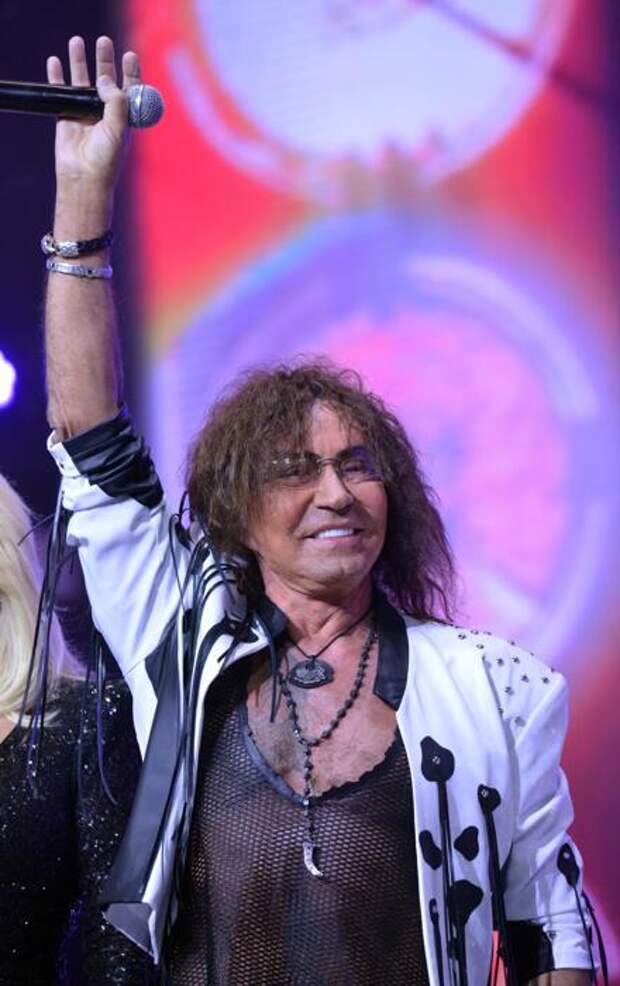 «Трудно активно двигаться дважды в сутки»: 76-летний Валерий Леонтьев заработает минимум 60 млн рублей