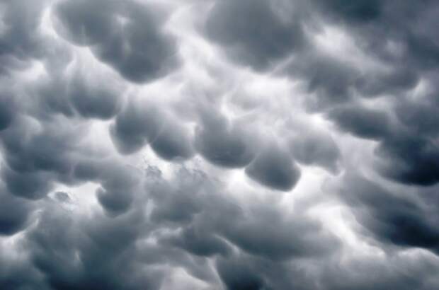 Поразительные облака Mammatus