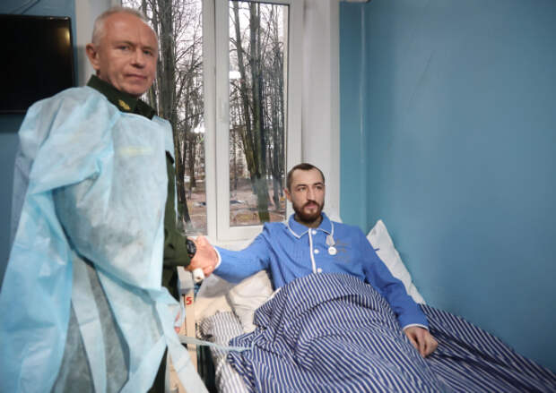 Замминистра обороны РФ Александр Фомин посетил участников СВО  в госпитале в Калининграде