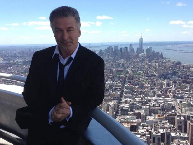 The Los Angeles Times: Алек Болдуин обращается с иском в арбитражный суд, требуя компенсации за моральные страдания