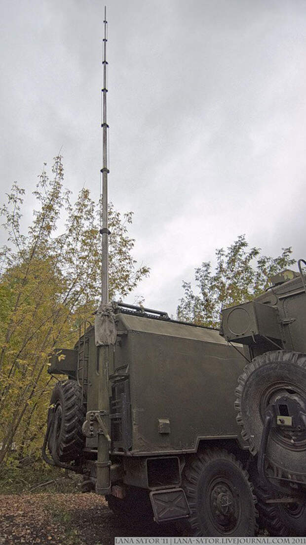 Брошенная военная техника в лесу Брошенная военная техника в лесу