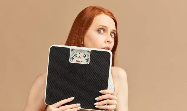 Спокойно, это не жир: как быстро избавиться от плюса на весах после праздников