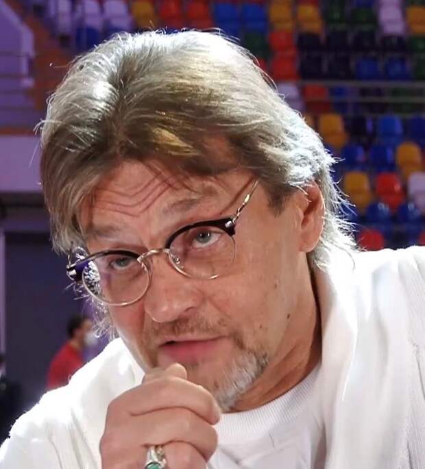 Как алкоголь и женщины погубили карьеру 60-летнего Домогарова и как он бросил любимую женщину умирать, пожалев деньги на лечение