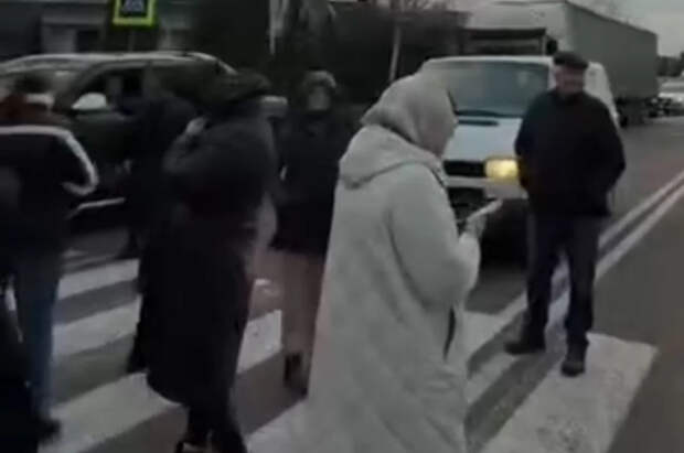 В Ужгороде верующие УПЦ вышли на протест из-за мобилизации священника