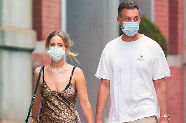 Дженнифер Лоуренс и Кук Марони впервые за полгода появились на публике: фото