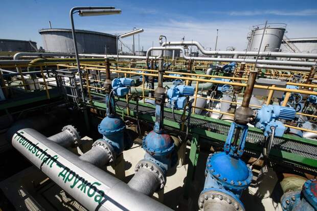 Фон дер Ляйен призвала Украину возобновить поставки нефти из РФ по «Дружбе»