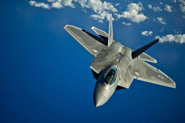 Американский истребитель F-22 "Raptor"