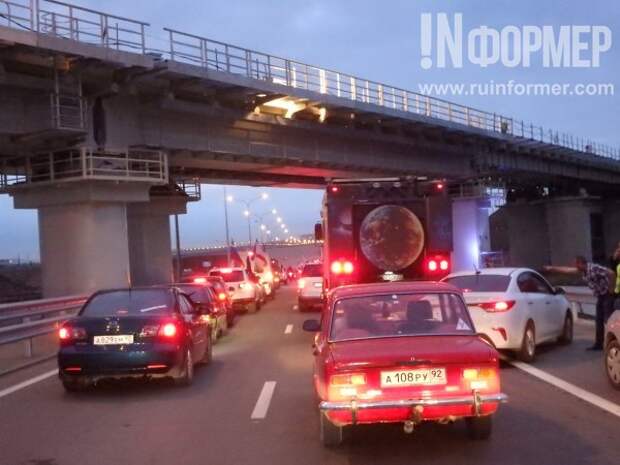 Эксклюзивные кадры запуска автомобильного движения на Крымском мосту